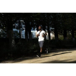 Kalenji Ademende Hardloopshort Voor Heren Dry 900 Grijs -Draag Straal ademende hardloopshort voor heren dry 900 grijs 3