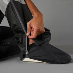 BTWIN Regenbroek Met Geïntegreerde Schoencovers Voor Op De Fiets 540 Heren Zwart -Draag Straal regenbroek met geintegreerde schoencovers voor op de fiets 540 heren zwart 4